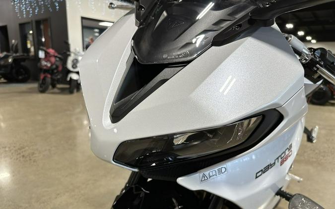 2025 Triumph Daytona 660 Snowdonia White/Sapphire Black