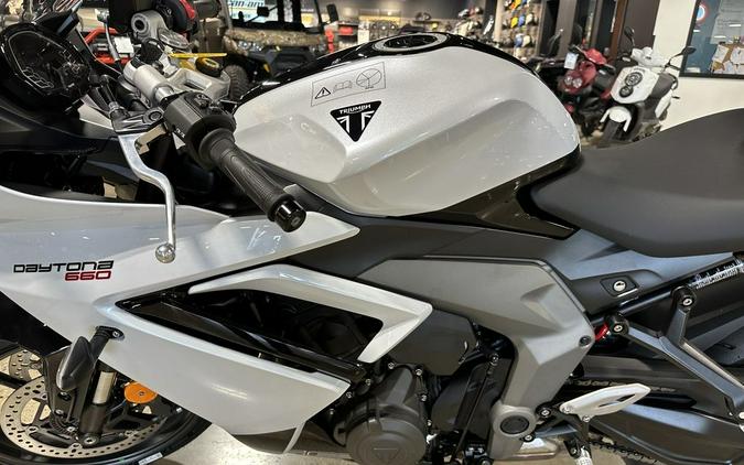 2025 Triumph Daytona 660 Snowdonia White/Sapphire Black