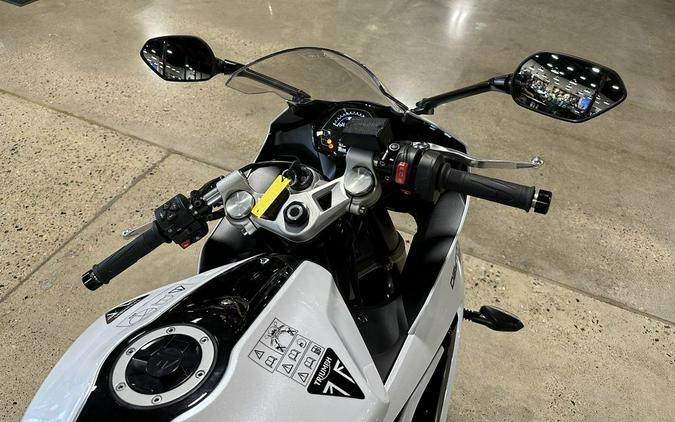 2025 Triumph Daytona 660 Snowdonia White/Sapphire Black