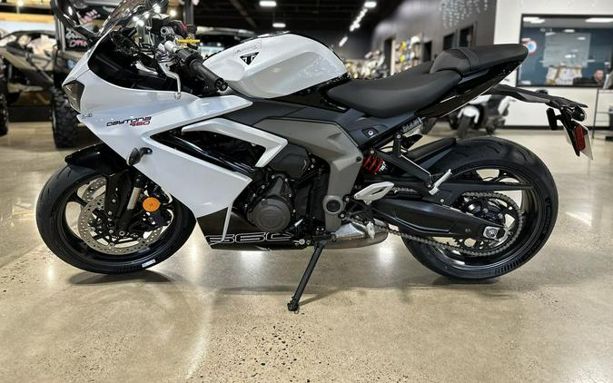 2025 Triumph Daytona 660 Snowdonia White/Sapphire Black