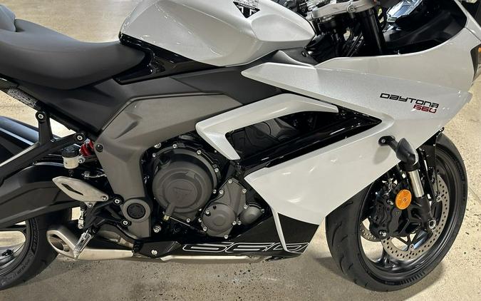 2025 Triumph Daytona 660 Snowdonia White/Sapphire Black