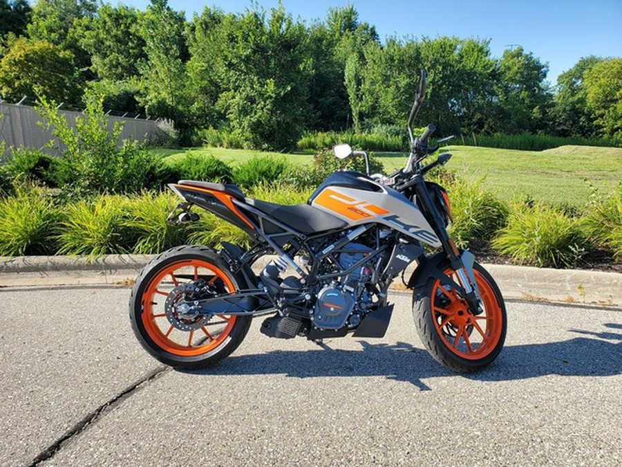 2023 KTM Duke 200