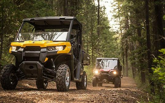 2017 Can-Am™ Defender Mossy Oak™ Hunting Edition HD10