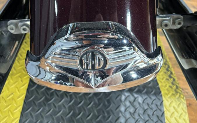 2005 Harley-Davidson® Road King® Classic CHERRY/BLACK W/PINSTRIPE