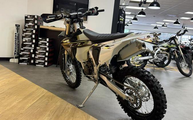 2026 Triumph TF 450-C Jet black/ Pure white