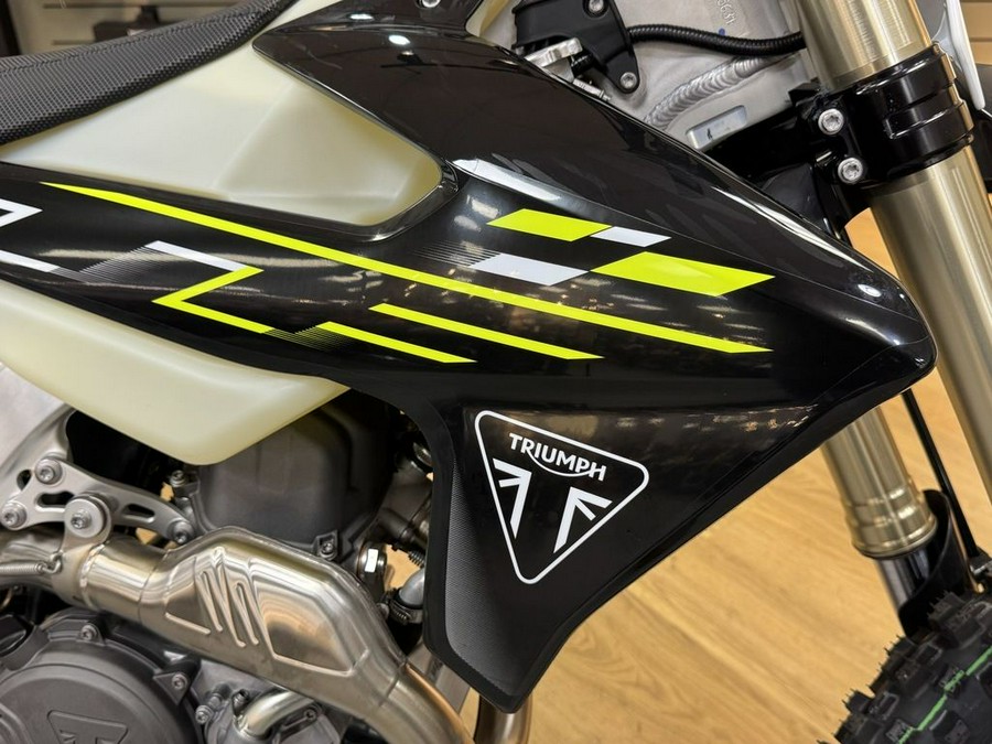 2026 Triumph TF 450-C Jet black/ Pure white