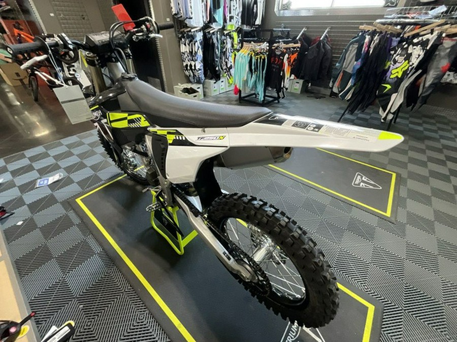 2025 Triumph TF 250-X Jet Black/Pure White