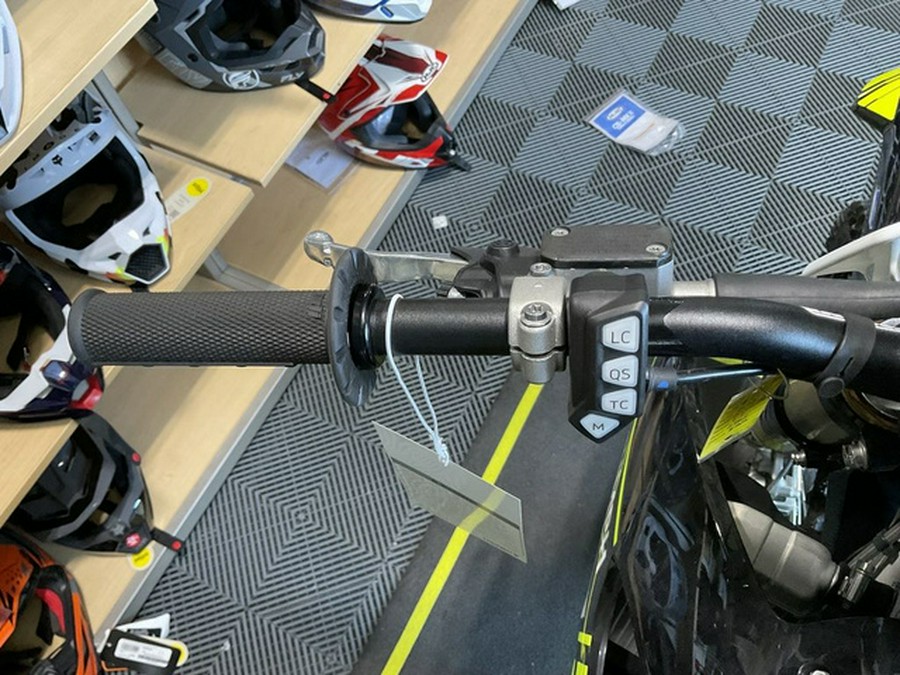 2025 Triumph TF 250-X Jet Black/Pure White