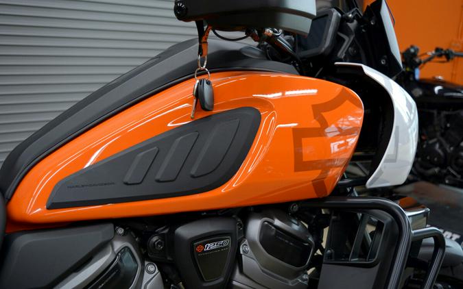 2021 Harley-Davidson® Pan America™ 1250 Special Baja Orange/Stonewashed White Pearl