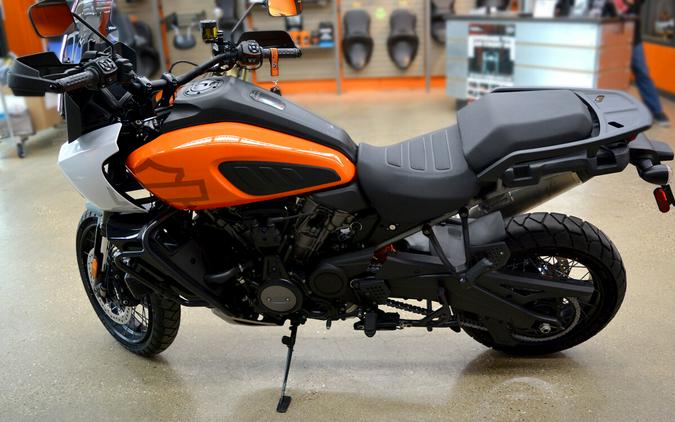 2021 Harley-Davidson® Pan America™ 1250 Special Baja Orange/Stonewashed White Pearl
