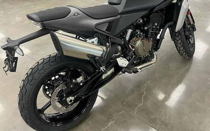 2025 Husqvarna Svartpilen 801