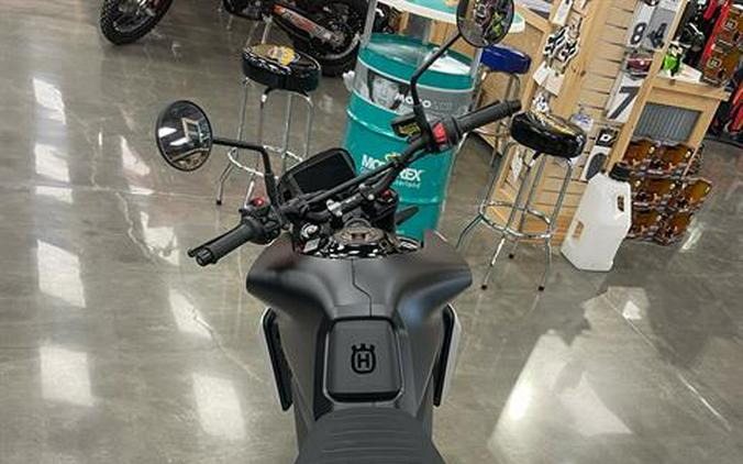 2025 Husqvarna Svartpilen 801