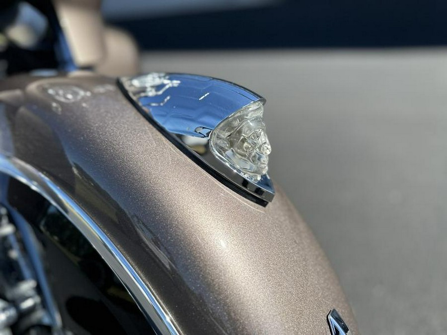 2018 Indian Motorcycle® Roadmaster® ABS Polish.Bronze Over Thund.Black w/Silver Pinst.