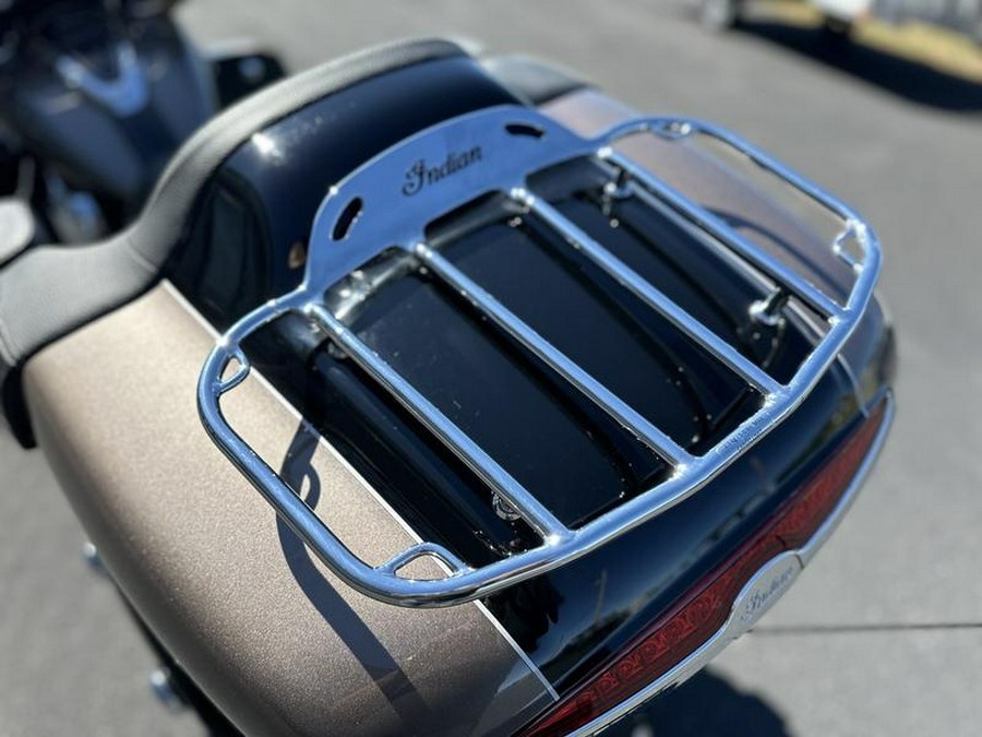 2018 Indian Motorcycle® Roadmaster® ABS Polish.Bronze Over Thund.Black w/Silver Pinst.