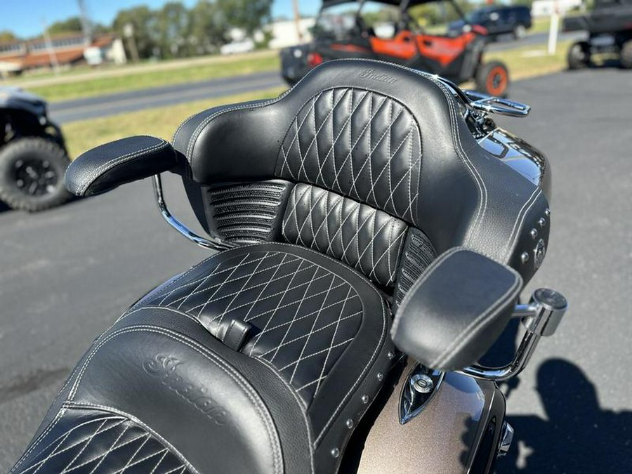 2018 Indian Motorcycle® Roadmaster® ABS Polish.Bronze Over Thund.Black w/Silver Pinst.
