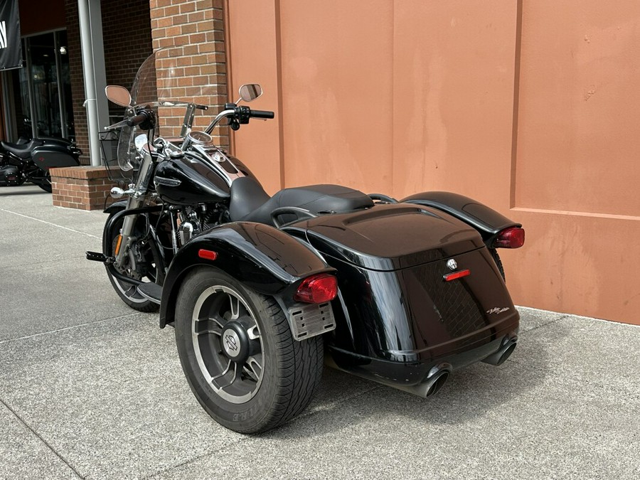 Harley-Davidson® Freewheeler™ Vivid Black