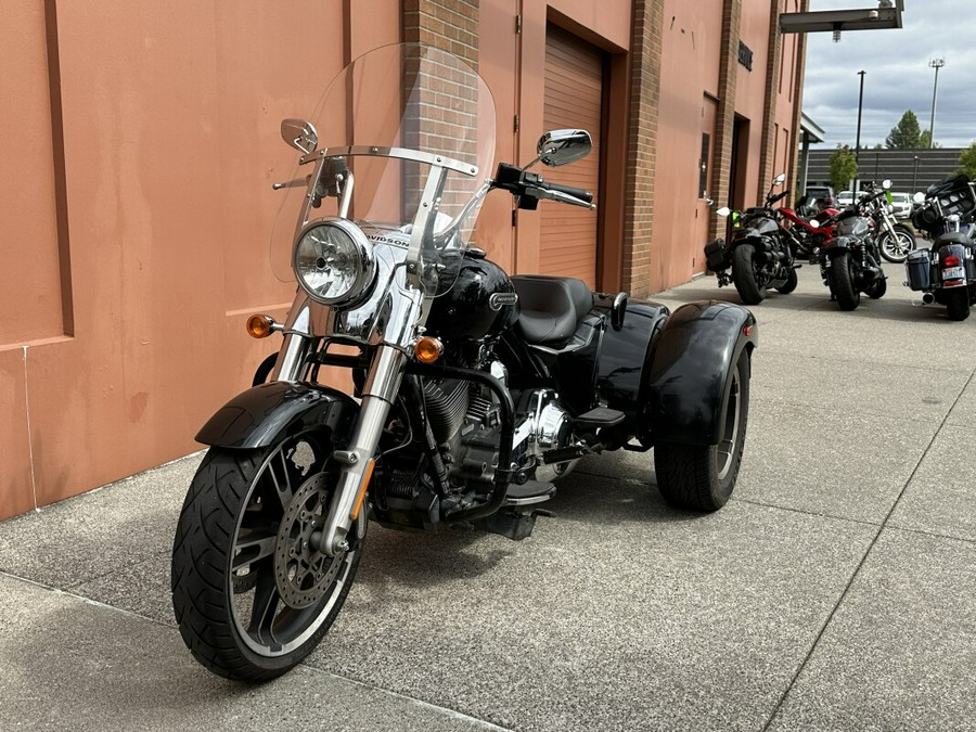 Harley-Davidson® Freewheeler™ Vivid Black