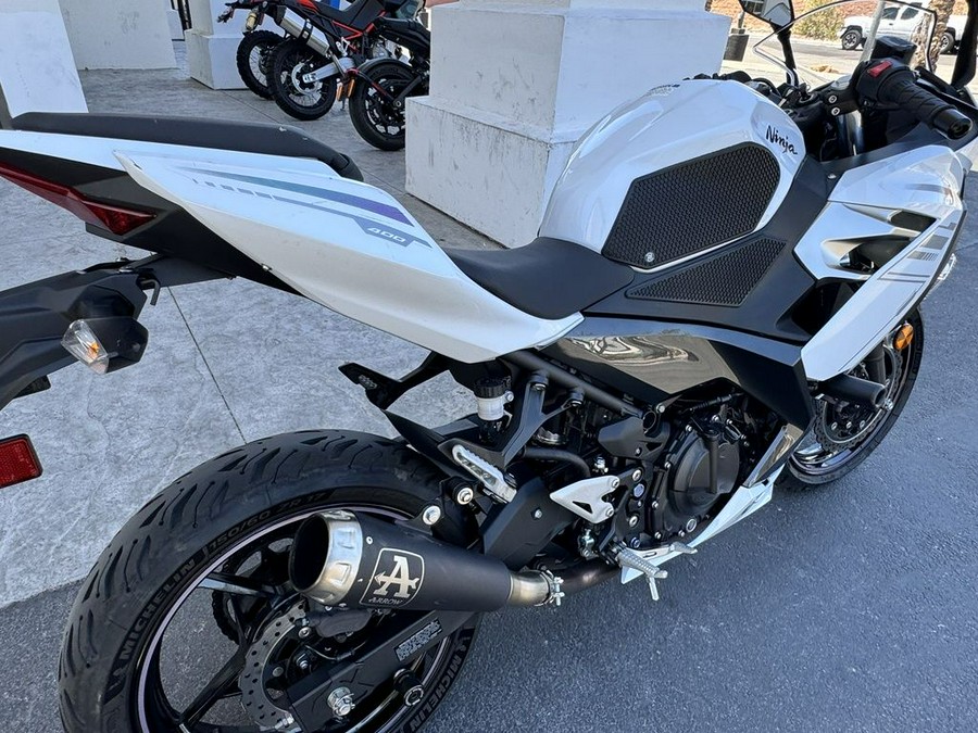 2023 Kawasaki Ninja® 400 ABS Pearl Blizzard White/Metallic Carbon Gray