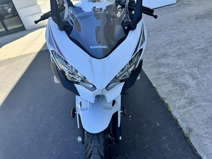 2023 Kawasaki Ninja® 400 ABS Pearl Blizzard White/Metallic Carbon Gray