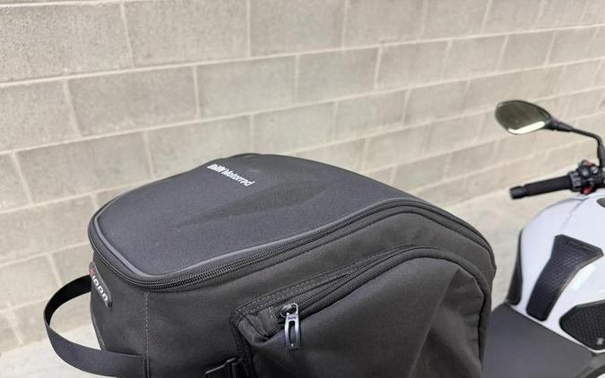 2024 BMW S 1000 R Light White/M Motorsport