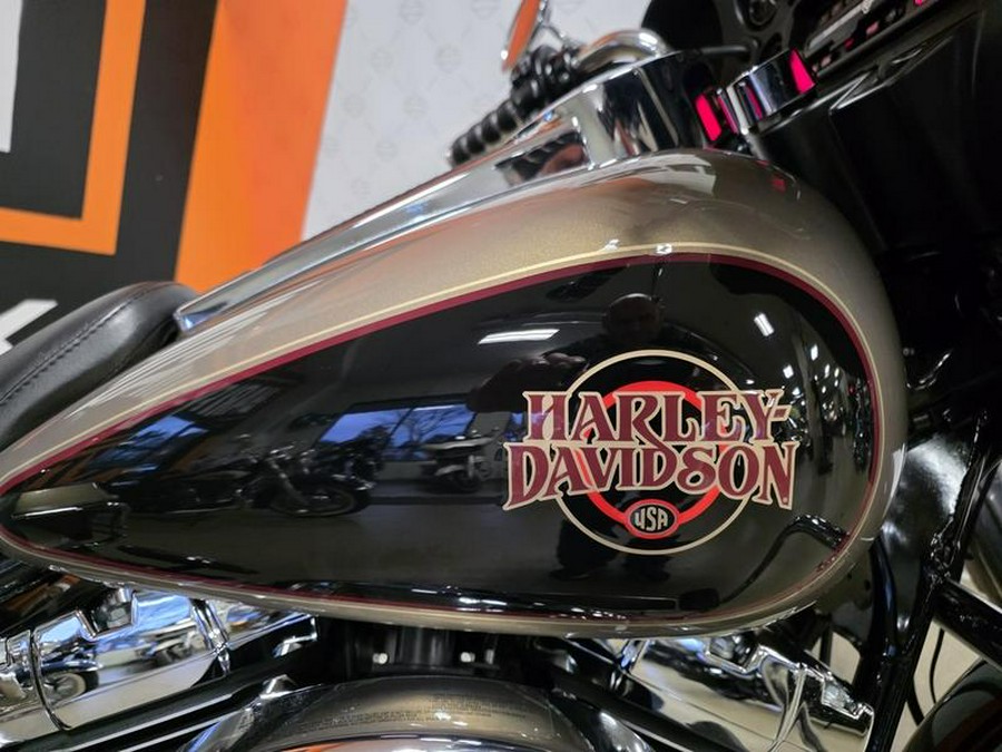 2004 Harley-Davidson® FLHTC - Electra Glide® Classic
