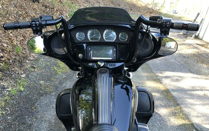2016 Harley-Davidson® CVO™ Street Glide® Carbon Crystal with Phantom Flames