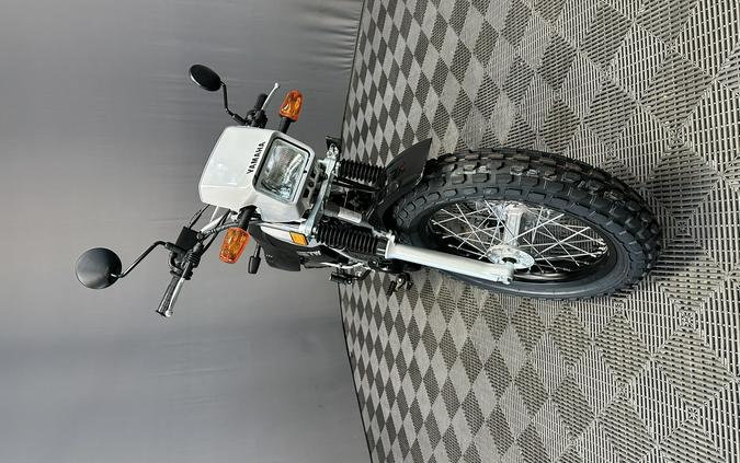 2027 YAMAHA TW 200 GALLANT GRAY