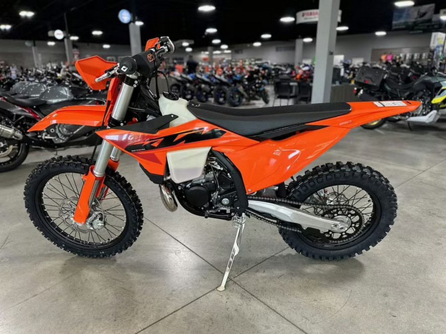 2025 KTM XC