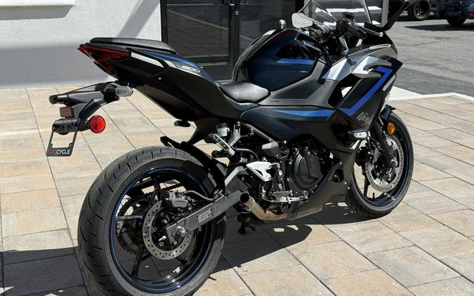 2025 Kawasaki Ninja® 500 KRT Edition SE ABS