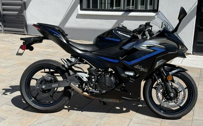 2025 Kawasaki Ninja® 500 KRT Edition SE ABS