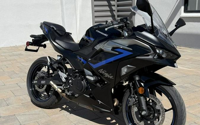 2025 Kawasaki Ninja® 500 KRT Edition SE ABS