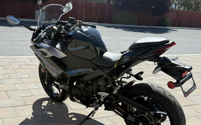 2025 Kawasaki Ninja® 500 KRT Edition SE ABS