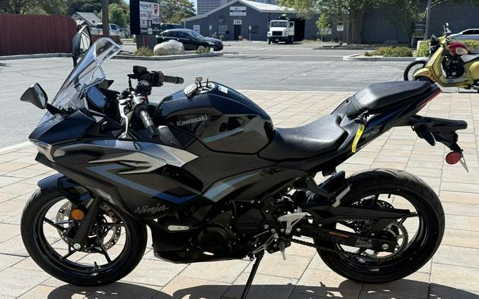 2025 Kawasaki Ninja® 500 KRT Edition SE ABS