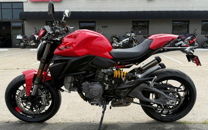 2026 Ducati MONSTER PLUS