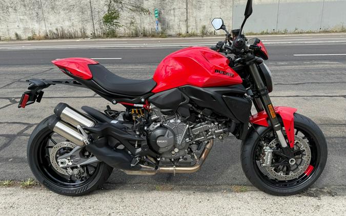 2026 Ducati MONSTER PLUS