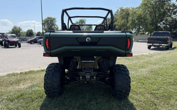 2026 Can-Am® Commander MAX DPS 700