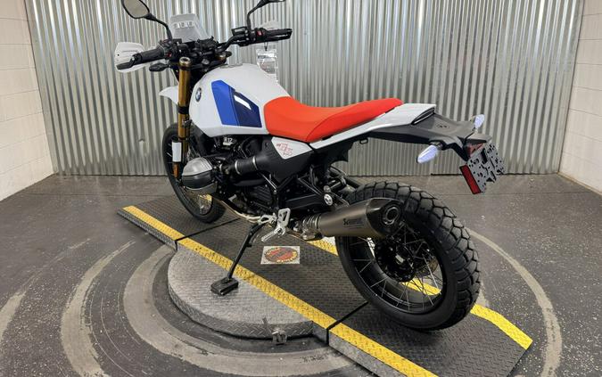 2026 BMW R 12 G/S + Bark Busters, Akrapovic Muffler