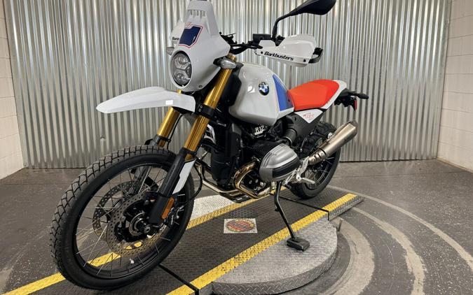 2026 BMW R 12 G/S + Bark Busters, Akrapovic Muffler