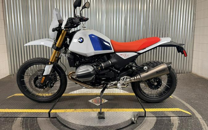 2026 BMW R 12 G/S + Bark Busters, Akrapovic Muffler