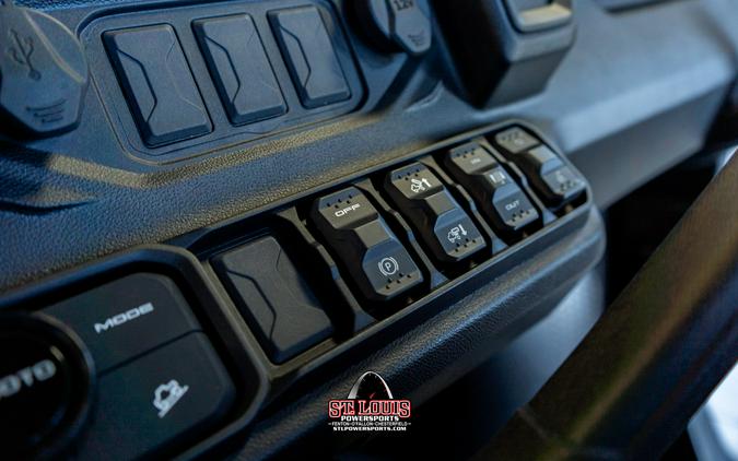 2025 CFMOTO UFORCE U10 Pro