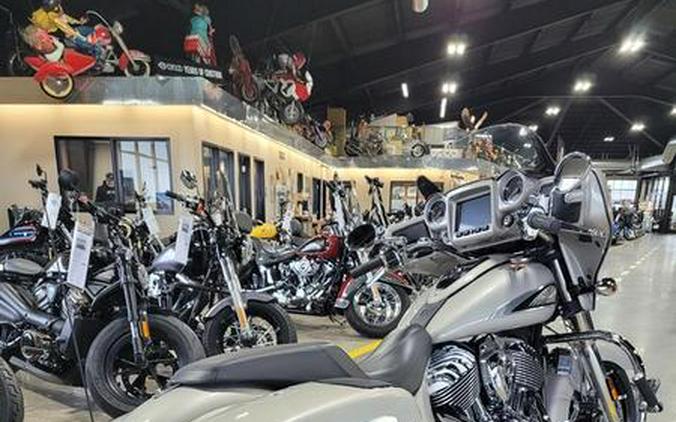 2022 Indian Motorcycle® Chieftain® Limited Silver Quartz Metallic