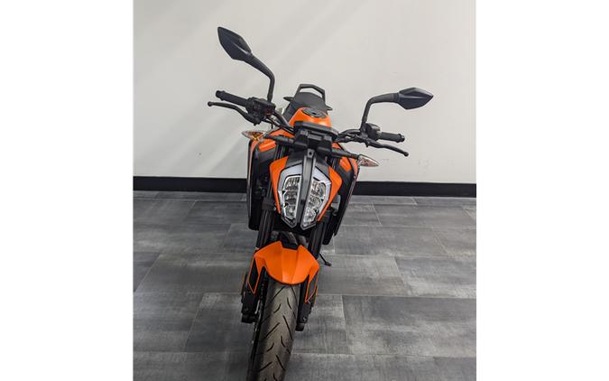 2022 KTM 890 DUKE