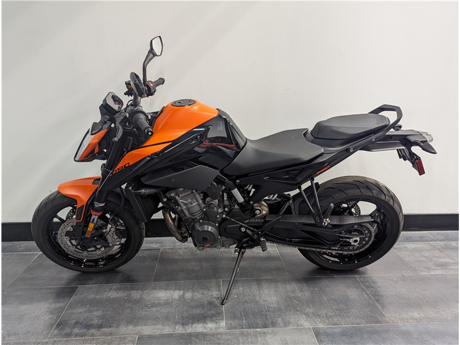 2022 KTM 890 DUKE