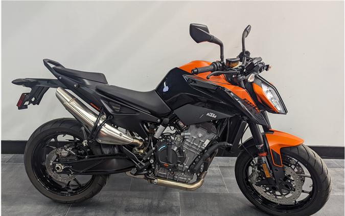 2022 KTM 890 DUKE