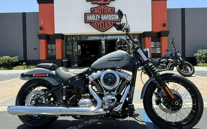 2026 Harley-Davidson® Street Bob® Dark Billiard Gray Chrome Laced Wheels