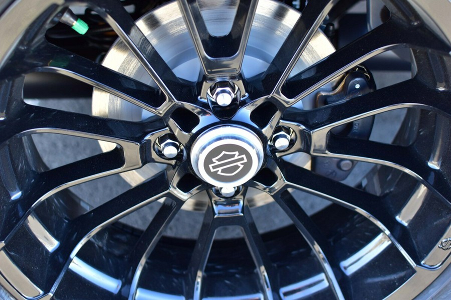 2025 Harley-Davidson Tri Glide Ultra FLHTCUTG