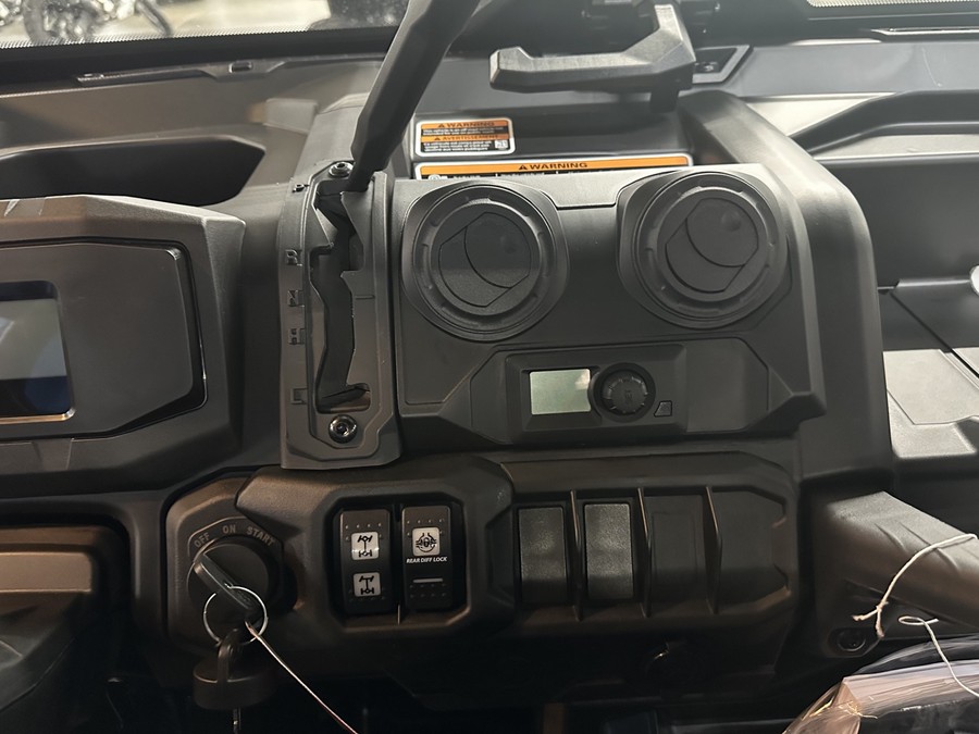 2027 Can-Am Defender MAX DPS CAB HD10