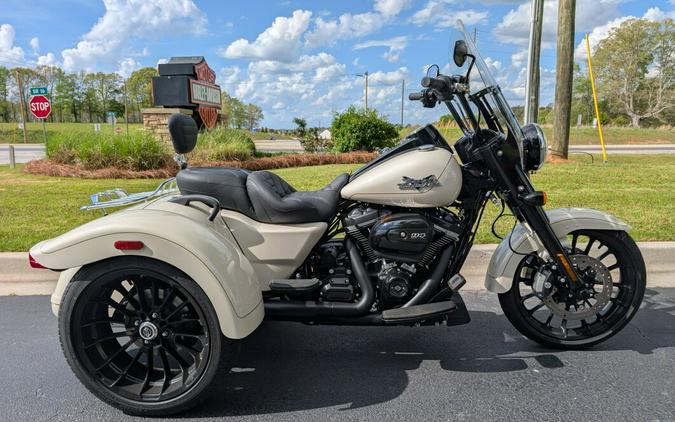 2023 Harley-Davidson® Freewheeler® White Sand Pearl