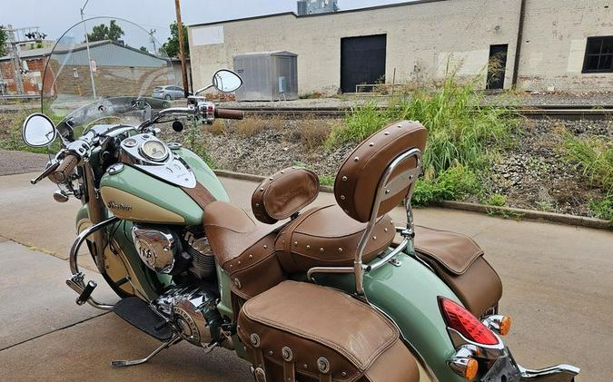 2017 Indian Motorcycle® Chief® Vintage Willow Green Over Ivory Cream