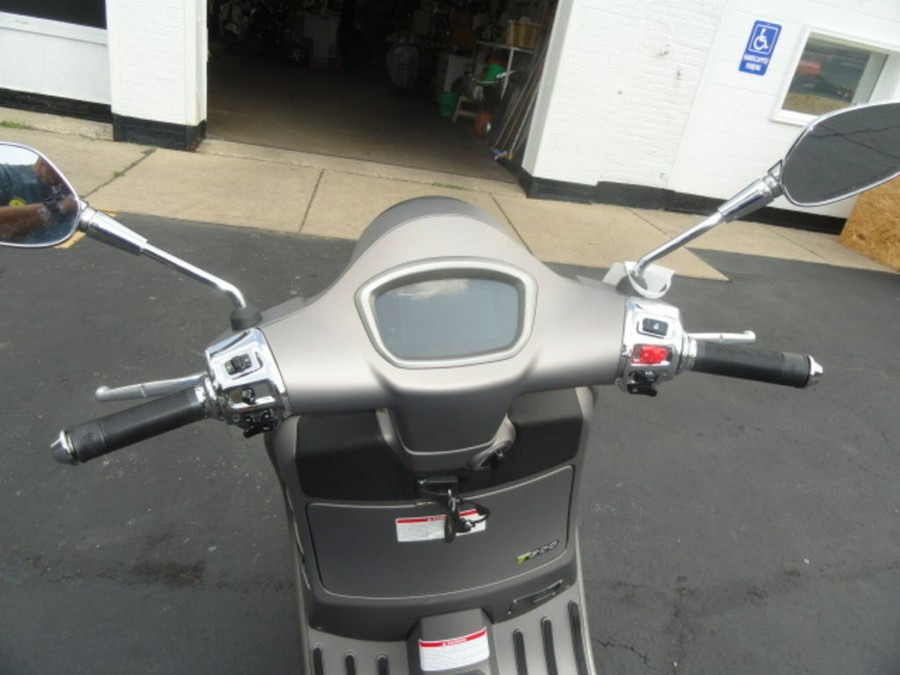 2024 Vespa GTS Super 300 Tech